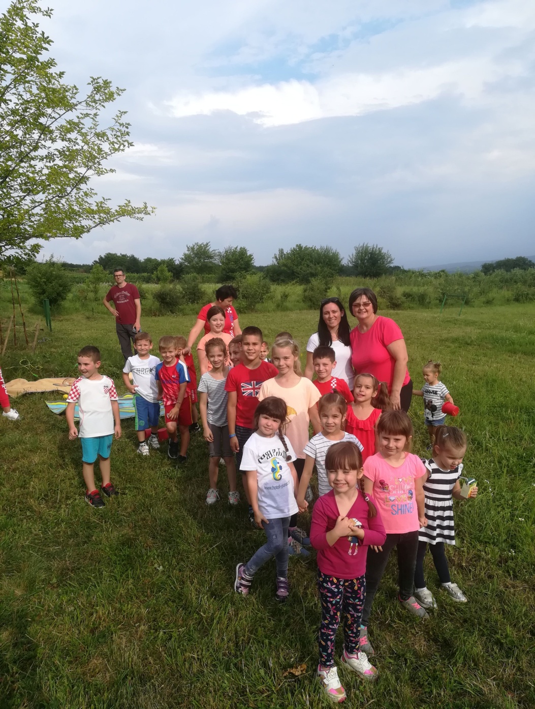 Djeca i roditelji Montessori skupine u posjeti OPG Livak